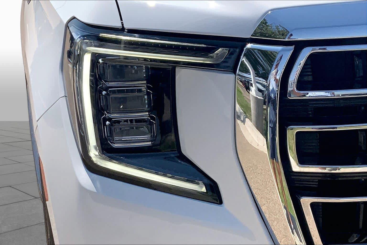 Used 2024 GMC Yukon XL SLT w/ SLT Luxury Package RWD image 28