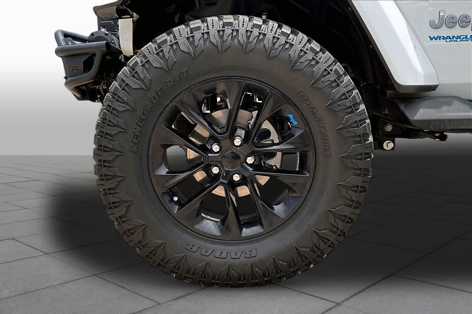 Used 2022 Jeep Wrangler Unlimited Sahara AWD/4WD image 10