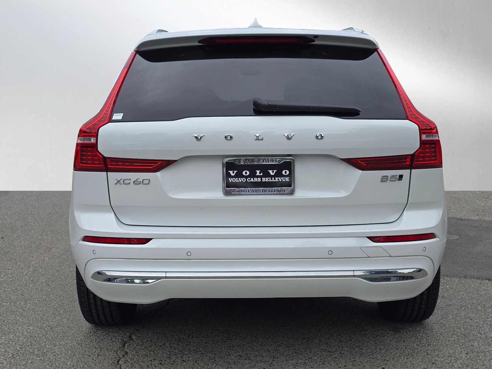 Used 2023 Volvo XC60 B5 Plus w/ Climate Package AWD/4WD image 4