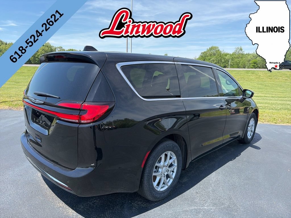 New 2026 Chrysler Pacifica Select FWD image 6