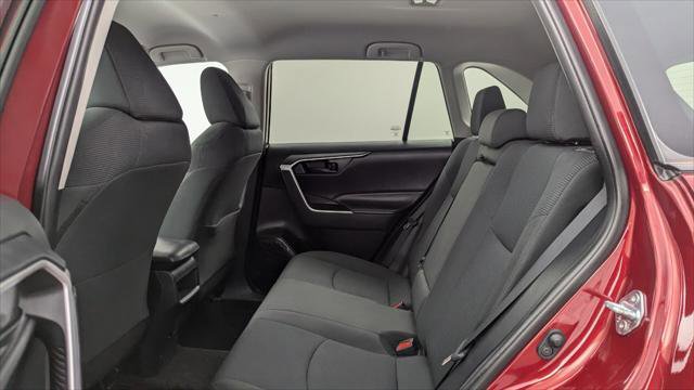 Used 2021 Toyota RAV4 LE AWD/4WD image 16