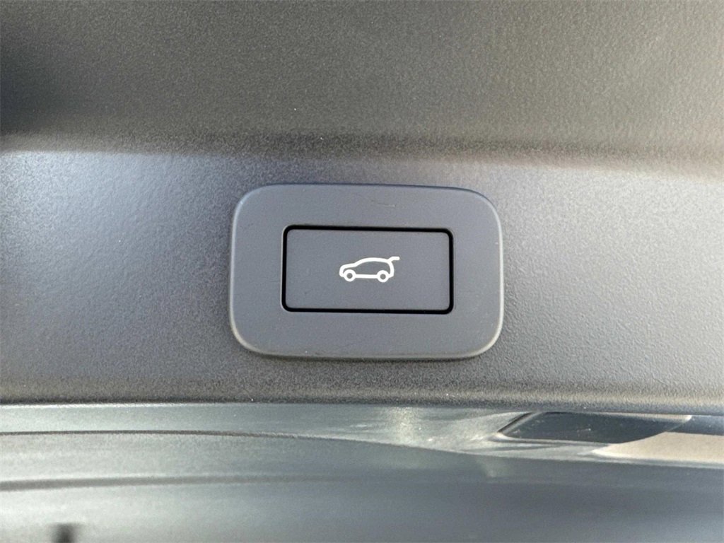 New 2026 Jaguar F-PACE R-Dynamic S image 7