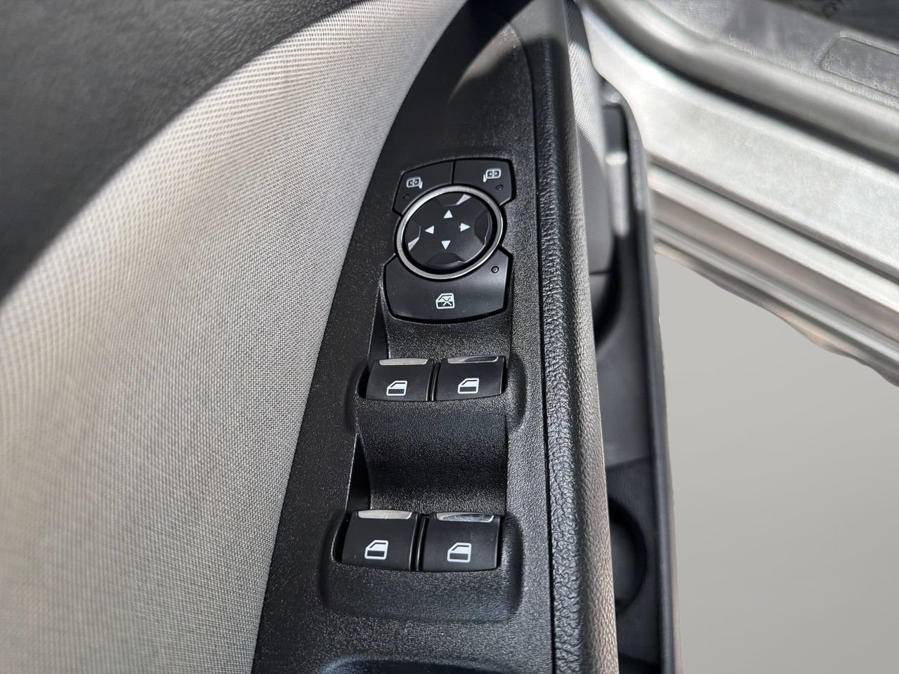 Used 2018 Ford Fusion S FWD image 16
