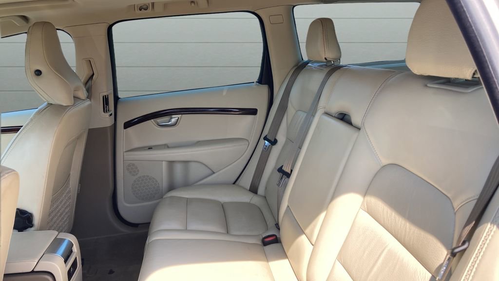 Used 2013 Volvo XC70 3.2 image 16
