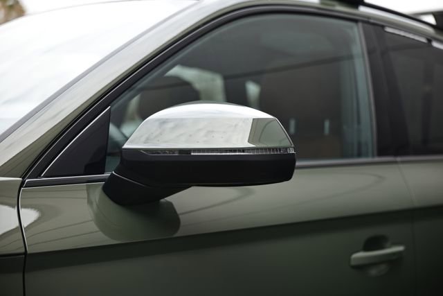 Used 2023 Audi Q5 e Premium Plus image 11