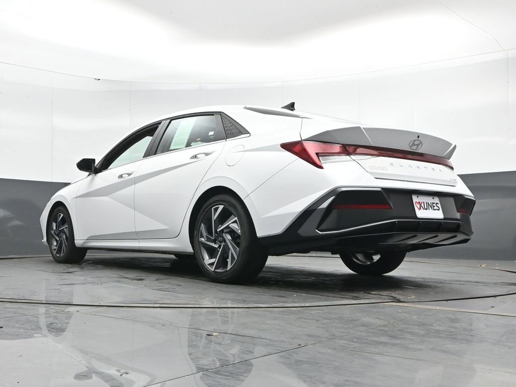 Certified 2025 Hyundai Elantra Limited FWD image 51
