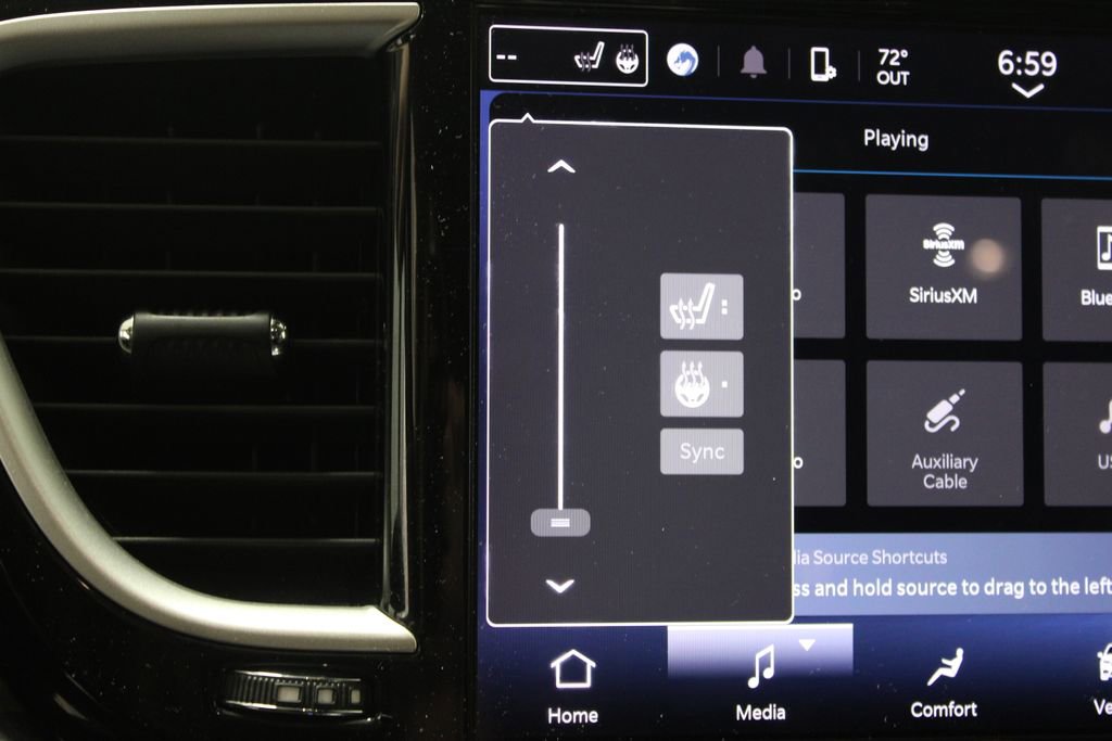 Used 2024 Chrysler Pacifica Touring-L image 29