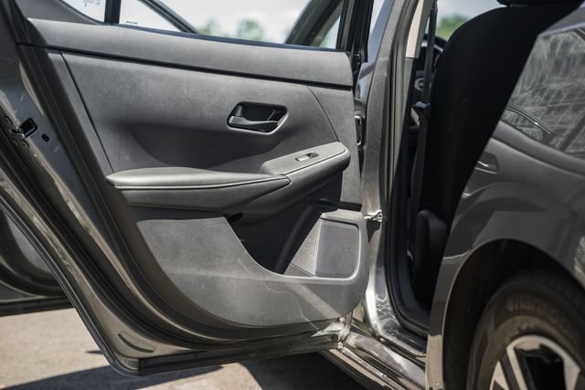 Used 2025 Nissan Sentra SV FWD image 37