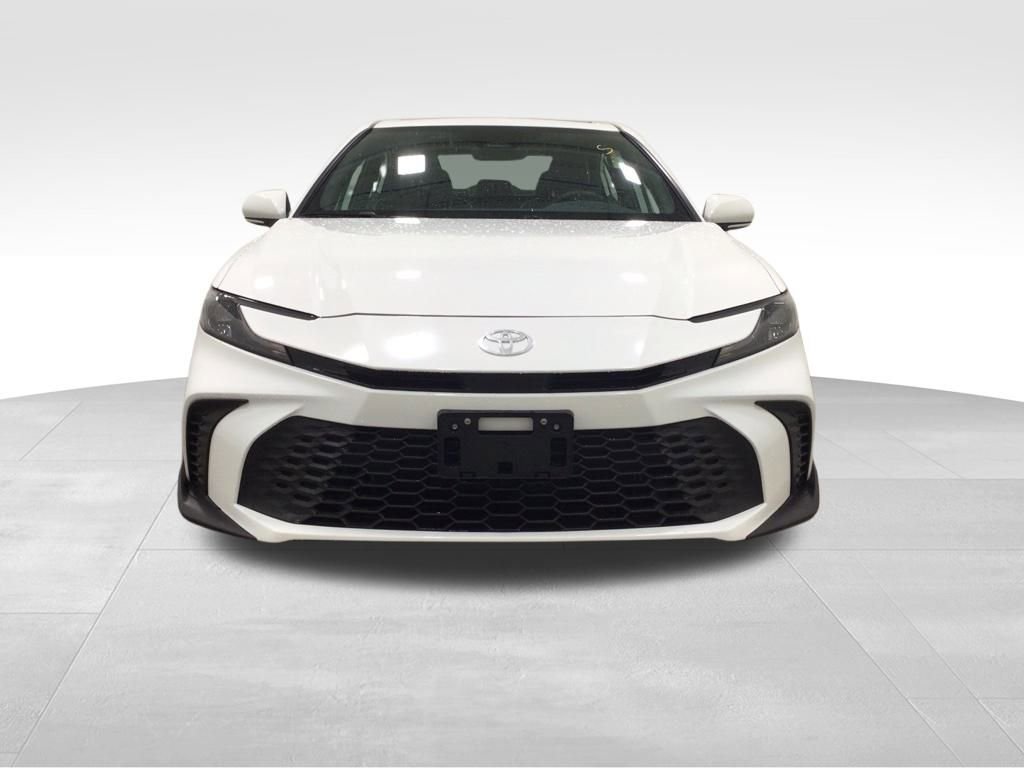 Used 2025 Toyota Camry SE image 6