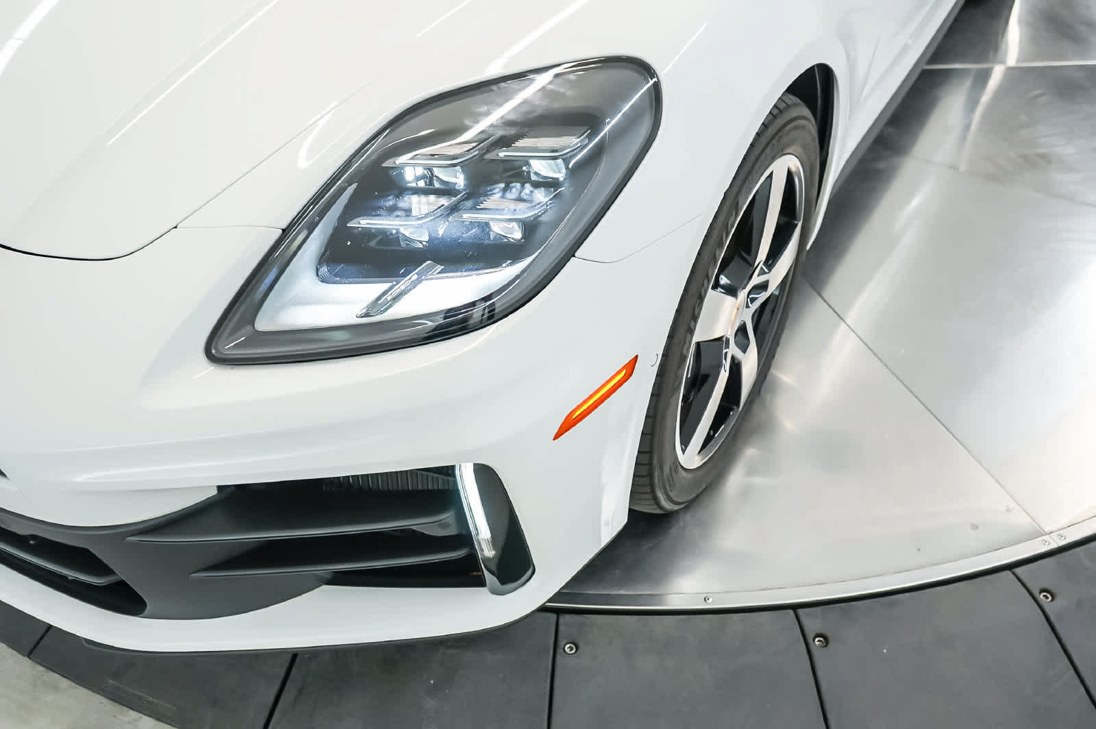 Certified 2025 Porsche Panamera 4 AWD/4WD image 16
