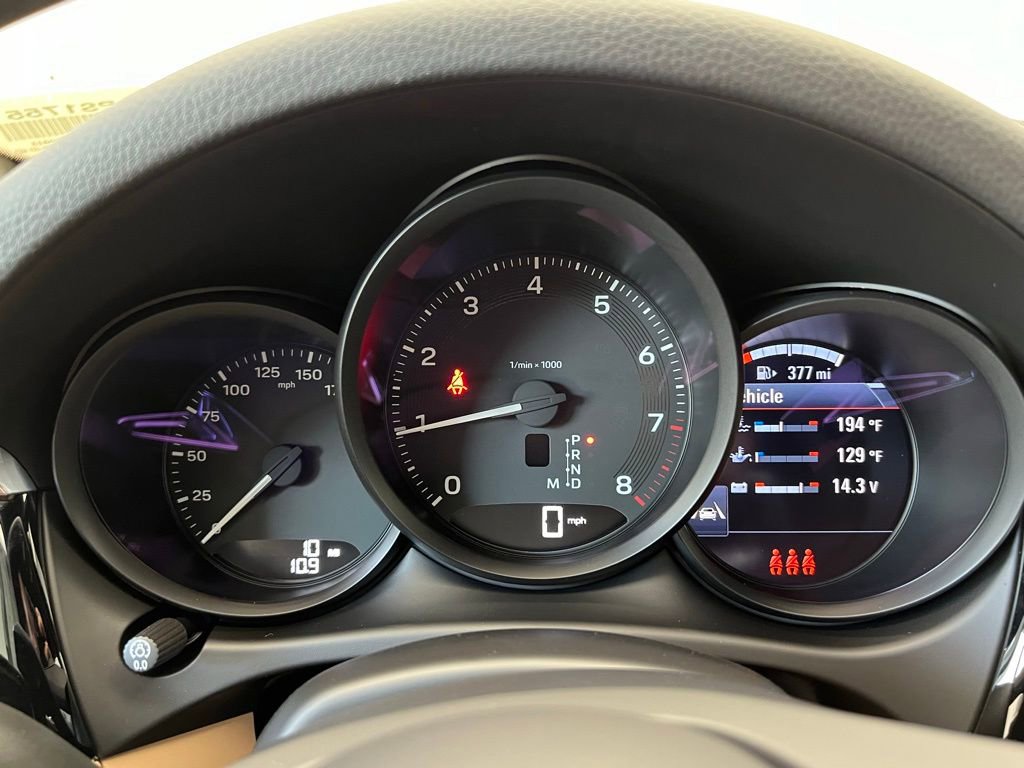 Certified 2025 Porsche Macan image 10