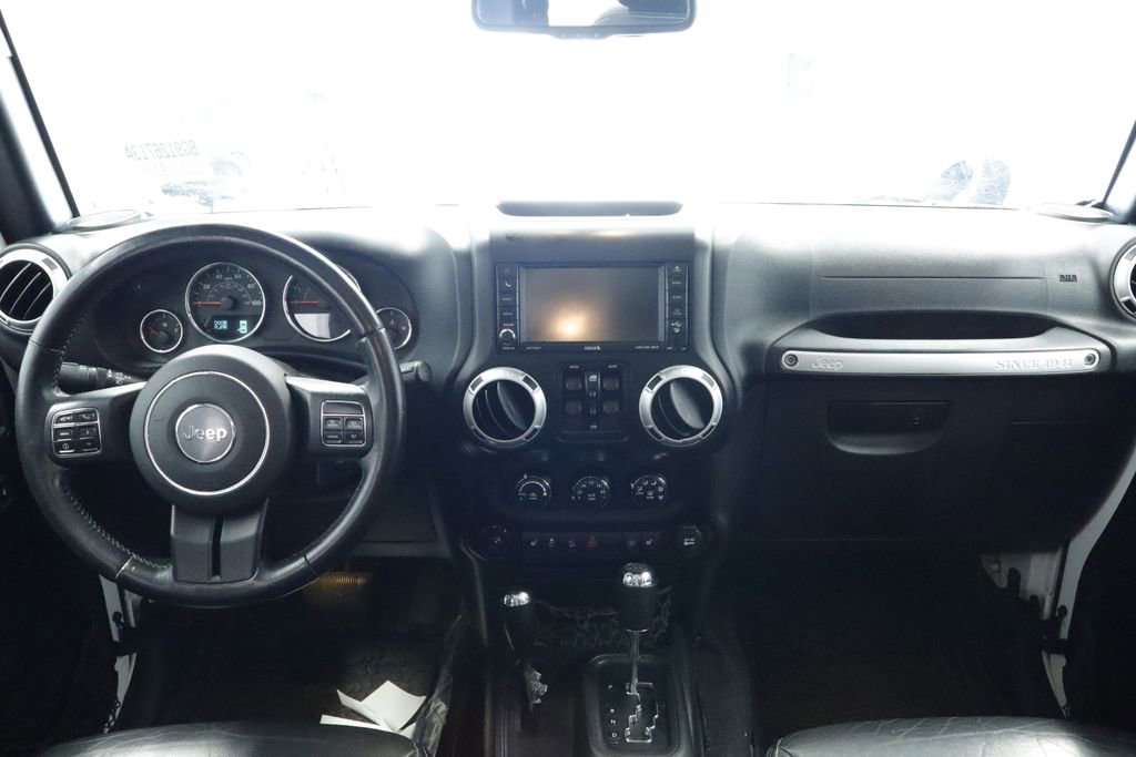 Used 2016 Jeep Wrangler Unlimited Rubicon w/ Connectivity Group AWD/4WD image 22