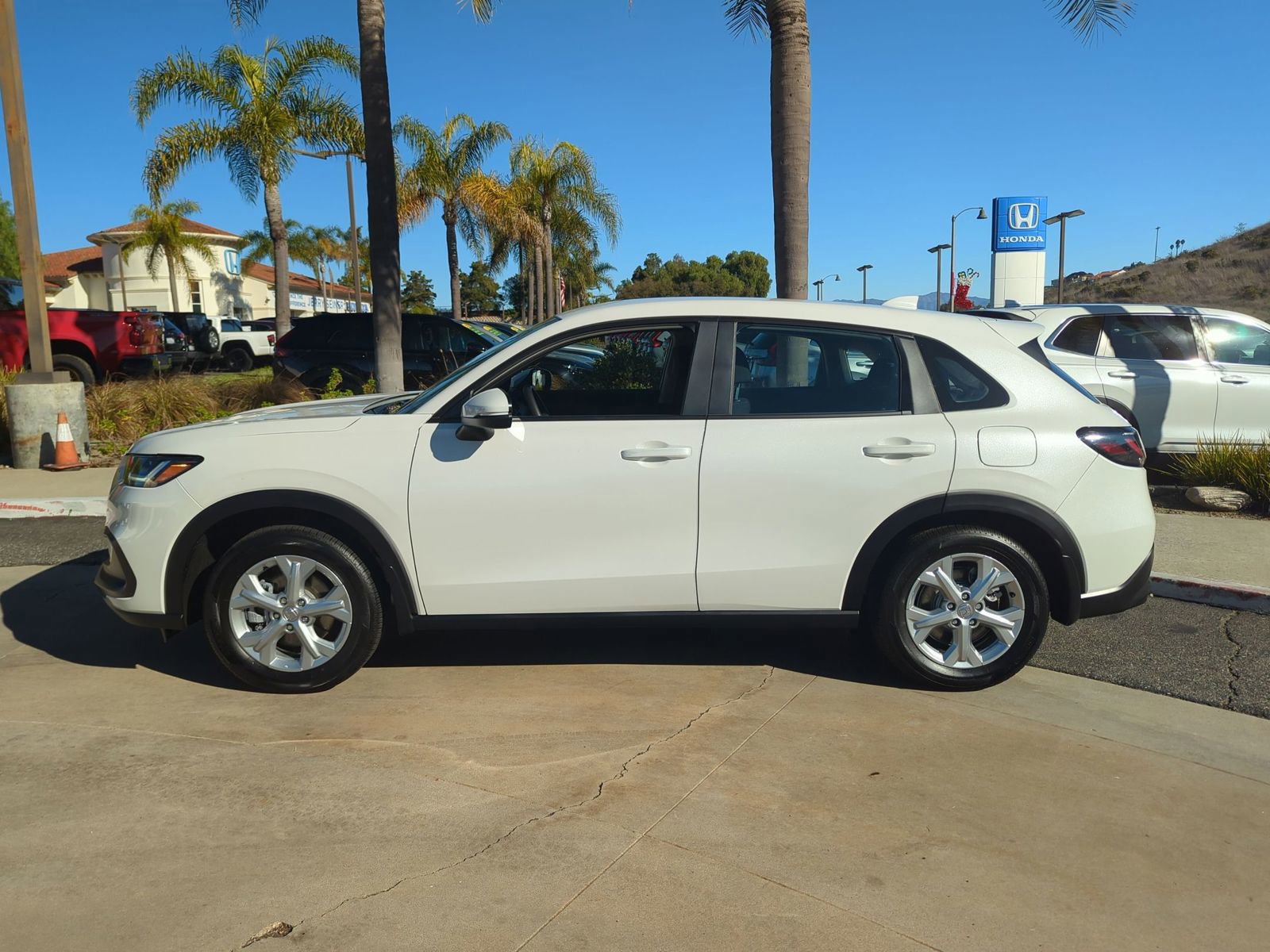 Used 2025 Honda HR-V LX image 2