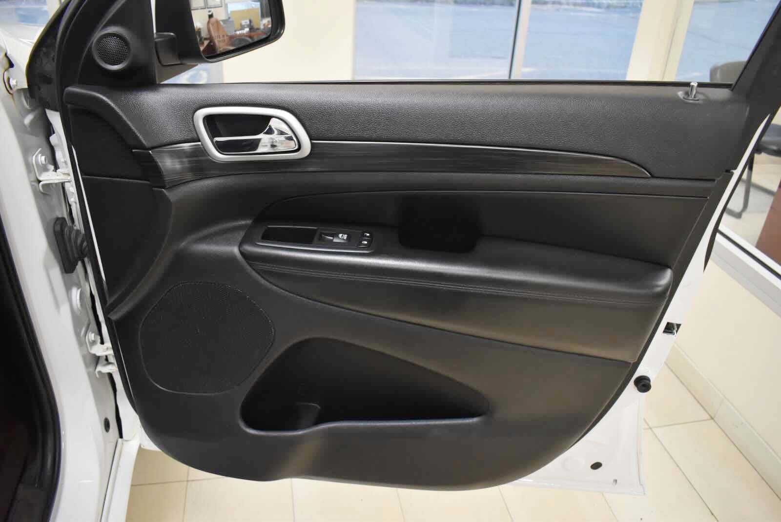 Used 2019 Jeep Grand Cherokee Altitude AWD/4WD image 45