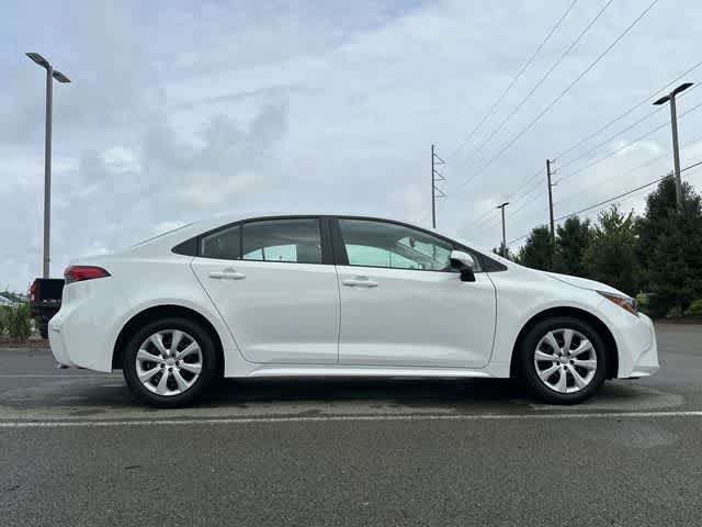 Used 2025 Toyota Corolla LE FWD image 3