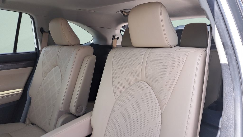 Used 2023 Toyota Highlander Platinum image 13