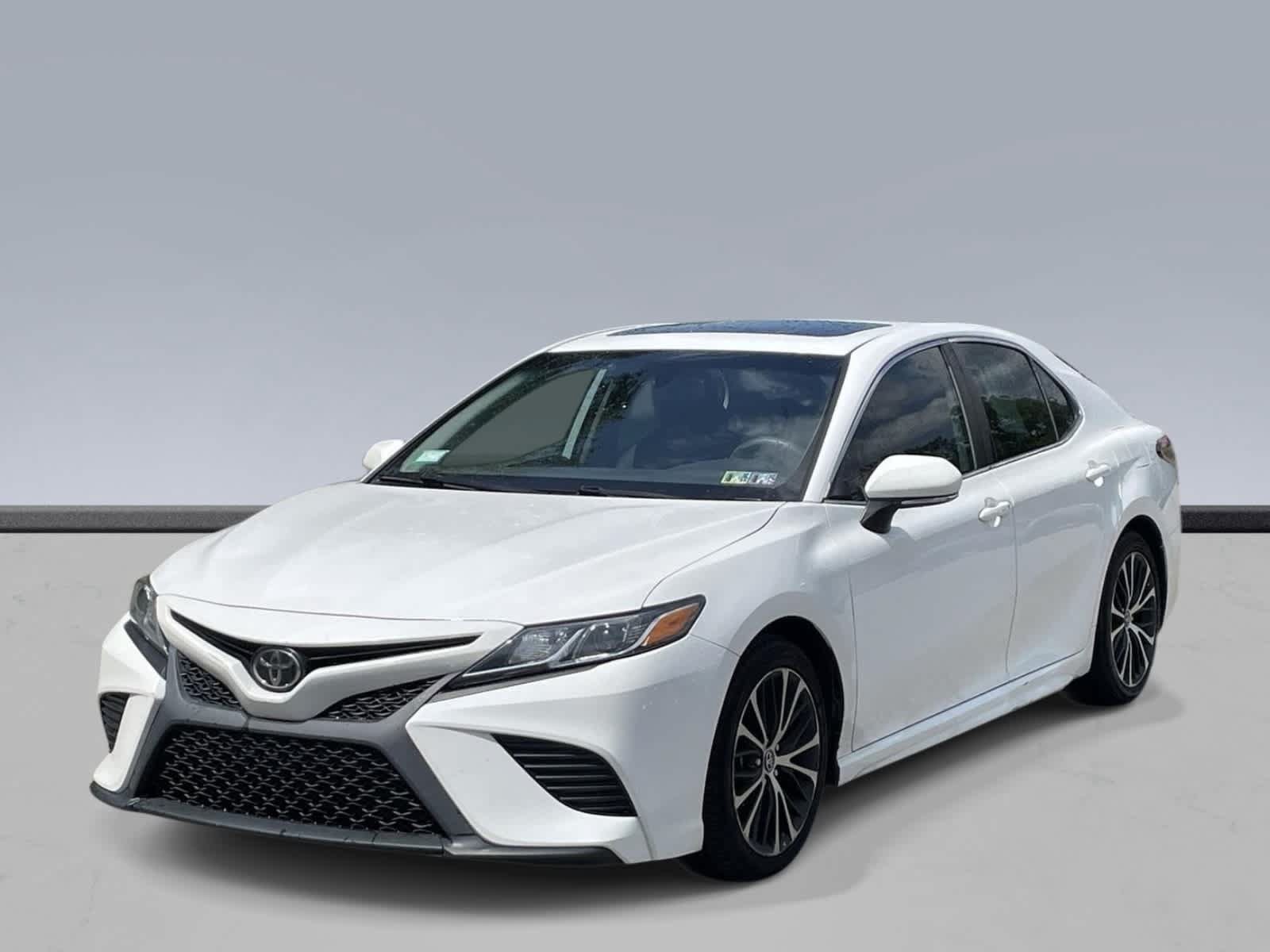 Used 2019 Toyota Camry SE w/ Convenience Package FWD image 1