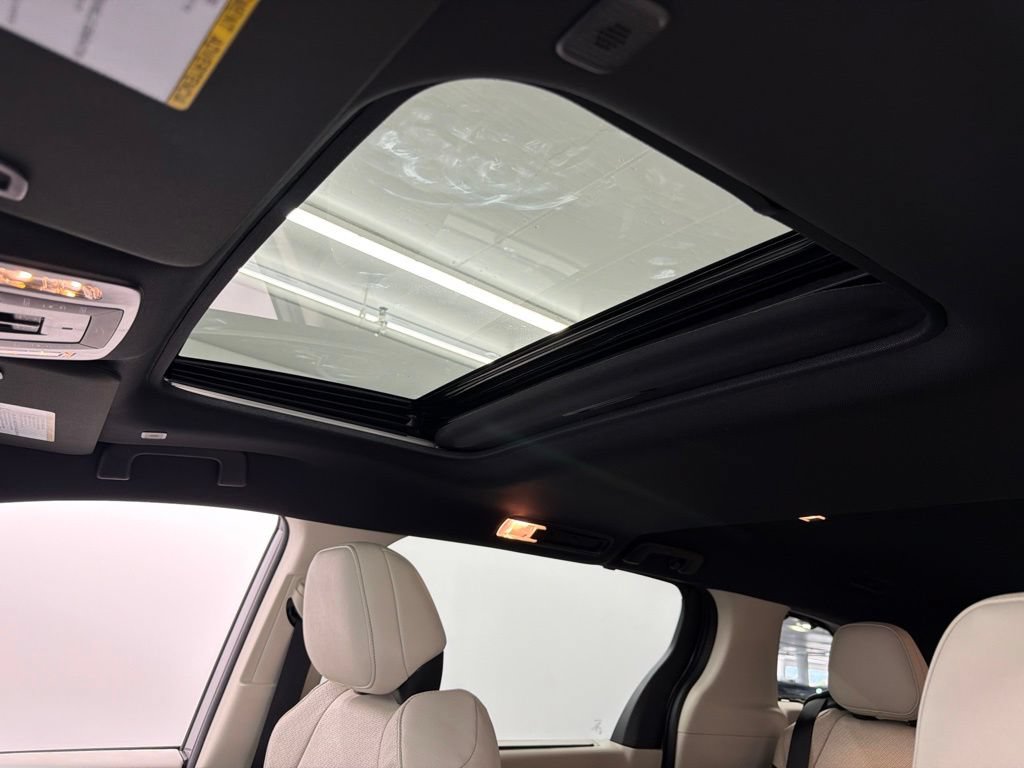 Certified 2026 Toyota Sienna Limited FWD image 25