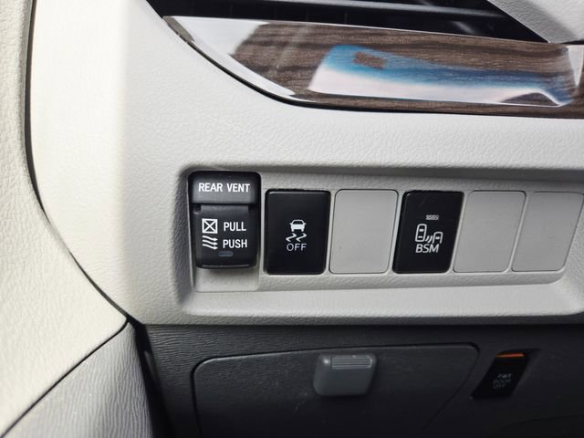 Used 2017 Toyota Sienna XLE FWD image 33