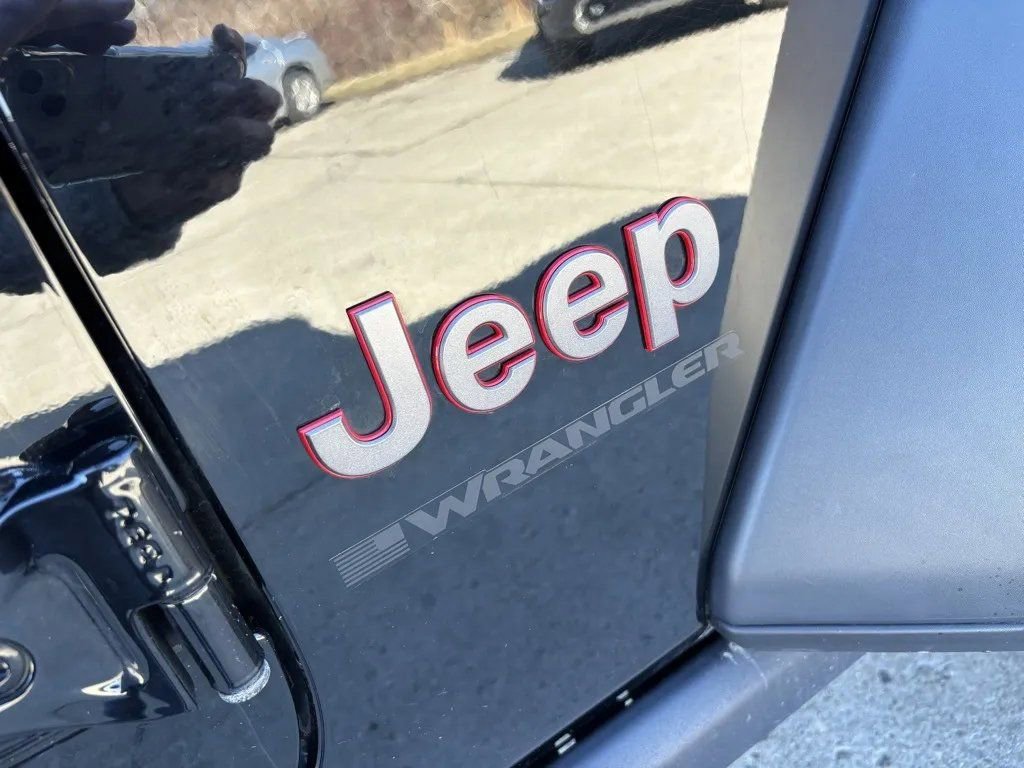 Used 2023 Jeep Wrangler Unlimited Rubicon w/ LED Lighting Group image 9