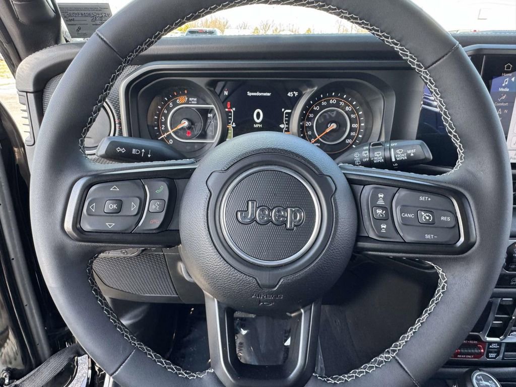 Used 2025 Jeep Wrangler Unlimited Rubicon AWD/4WD image 17