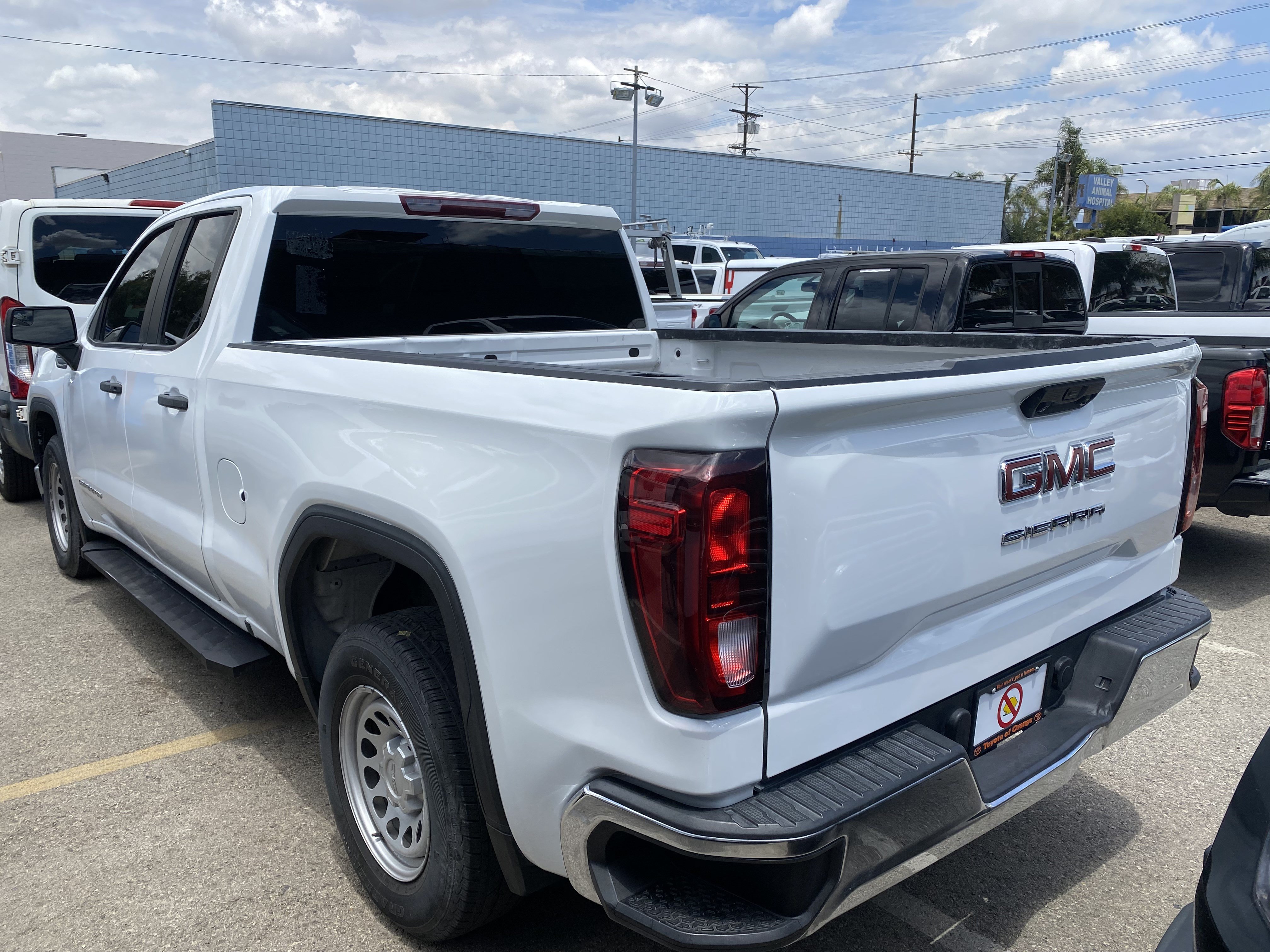 Used 2023 GMC Sierra 1500 Pro w/ Convenience Package RWD image 9