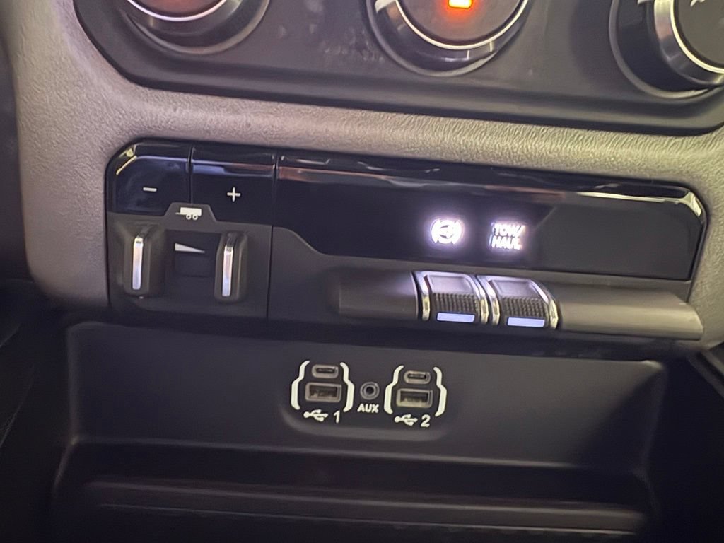 Used 2024 RAM 3500 Big Horn AWD/4WD image 24