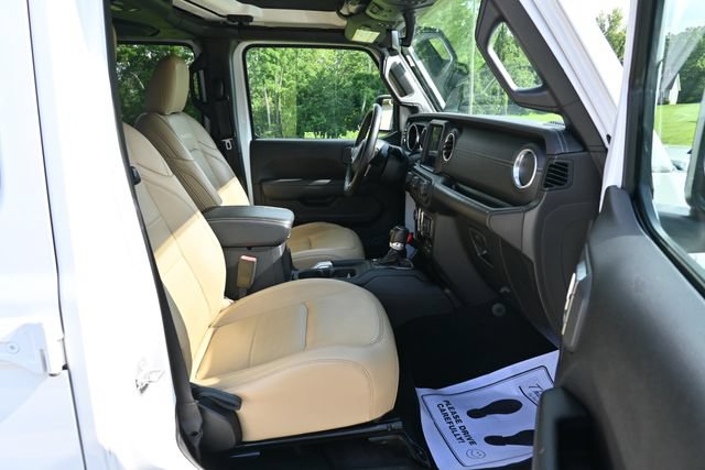 Used 2019 Jeep Wrangler Unlimited Sahara AWD/4WD image 19