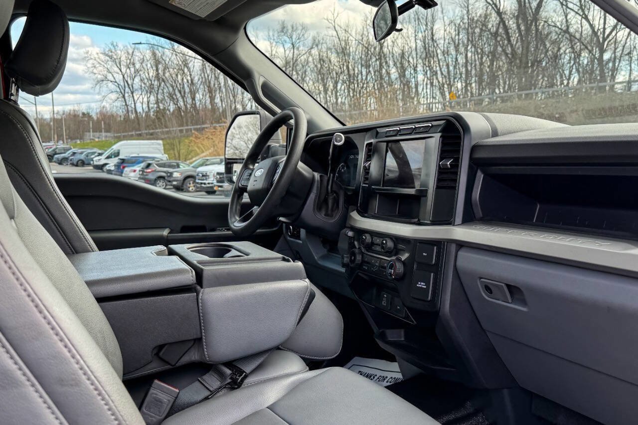 Used 2023 Ford F550 2WD Crew Cab Super Duty image 15