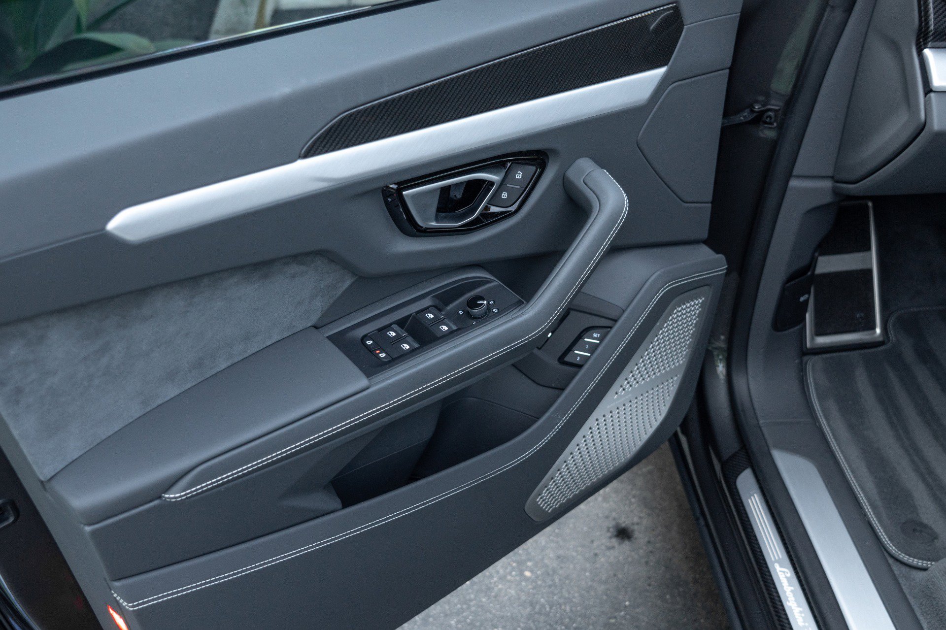 Used 2024 Lamborghini Urus S image 32