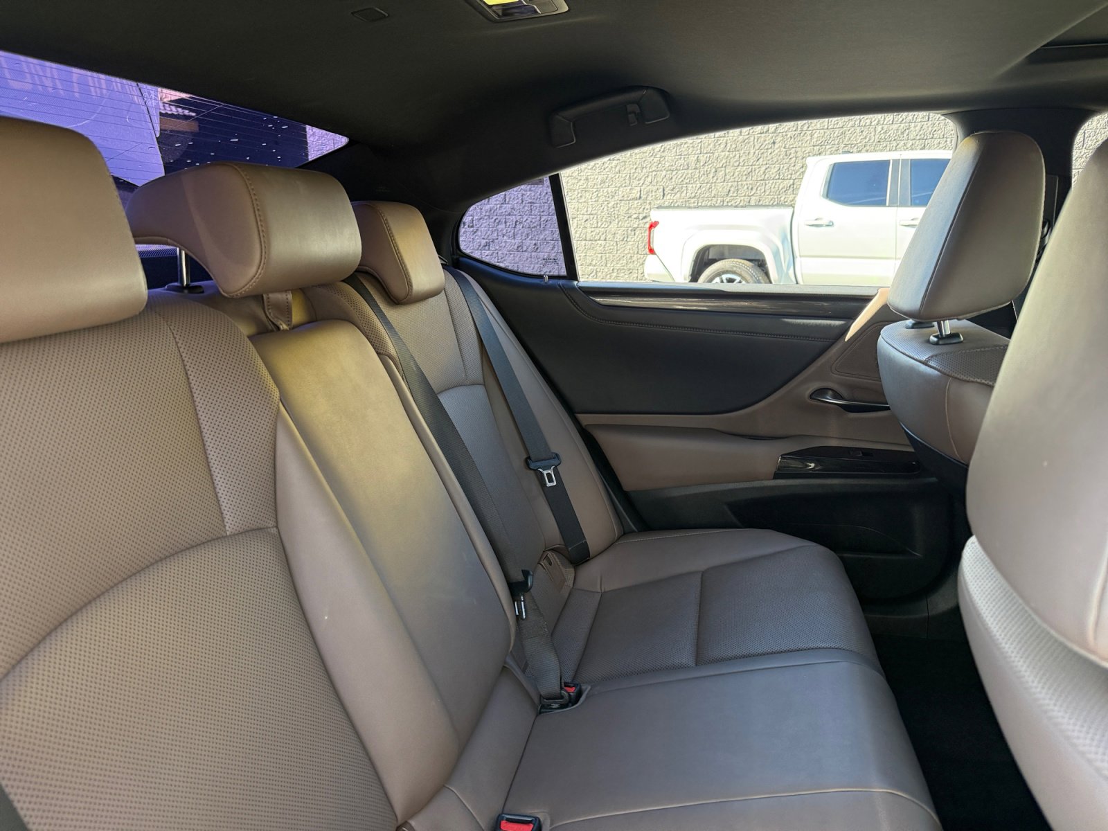 Used 2022 Lexus ES 300h w/ Accessory Package image 18