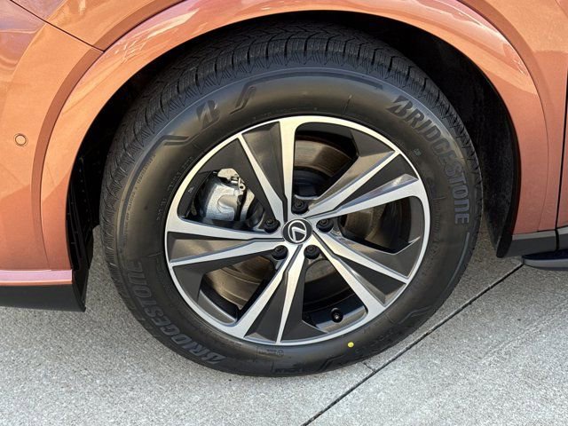 Used 2024 Lexus RX 350 350h Premium Plus w/ Convenience Package image 12