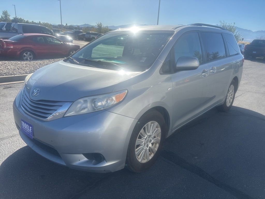 Used 2016 Toyota Sienna LE image 9