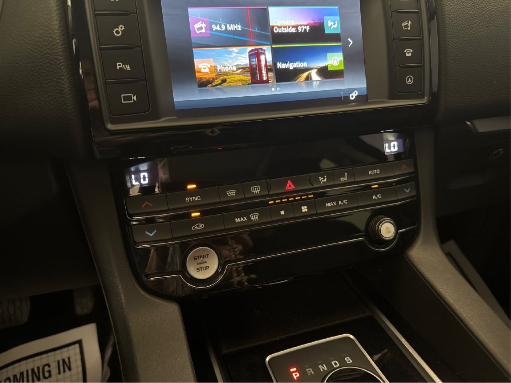Used 2018 Jaguar F-PACE Premium AWD/4WD image 39