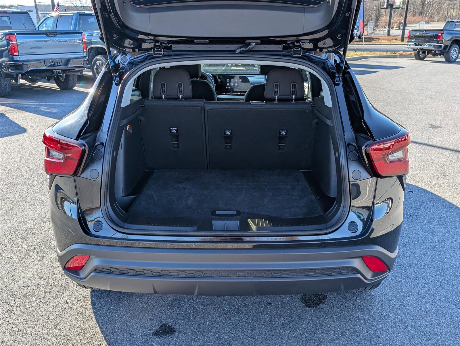 Used 2025 Chevrolet Trax LS image 11