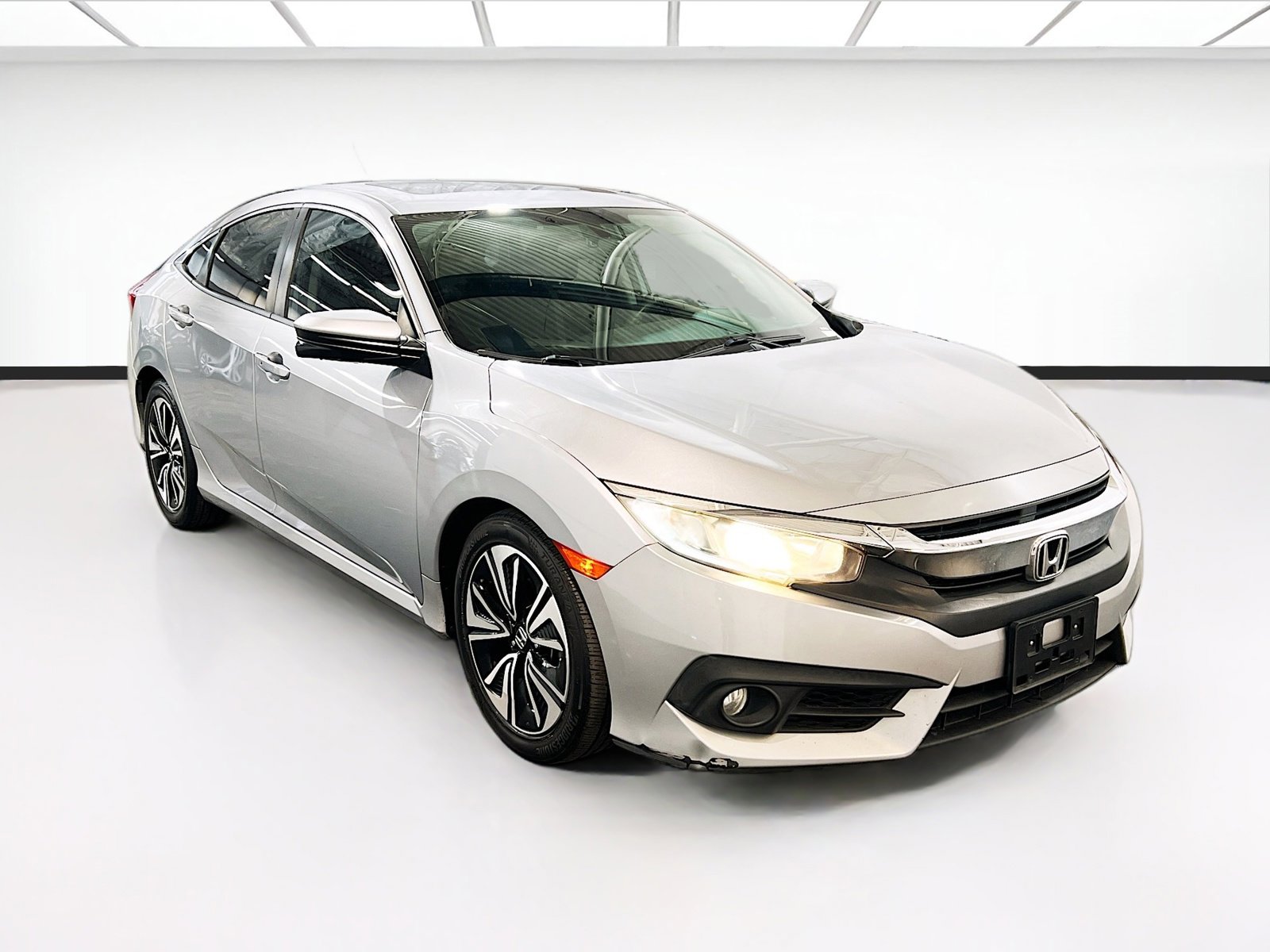 Used 2016 Honda Civic EX-T image 3