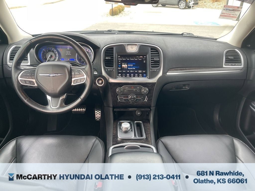 Used 2022 Chrysler 300 Touring L w/ Comfort Group RWD image 3