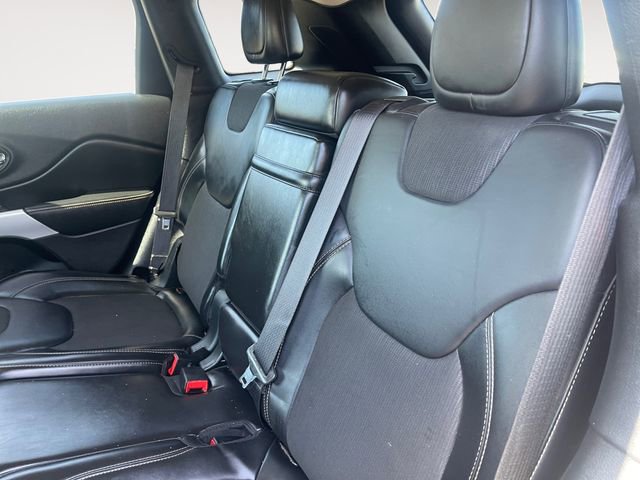 Used 2018 Jeep Cherokee Latitude Plus image 13