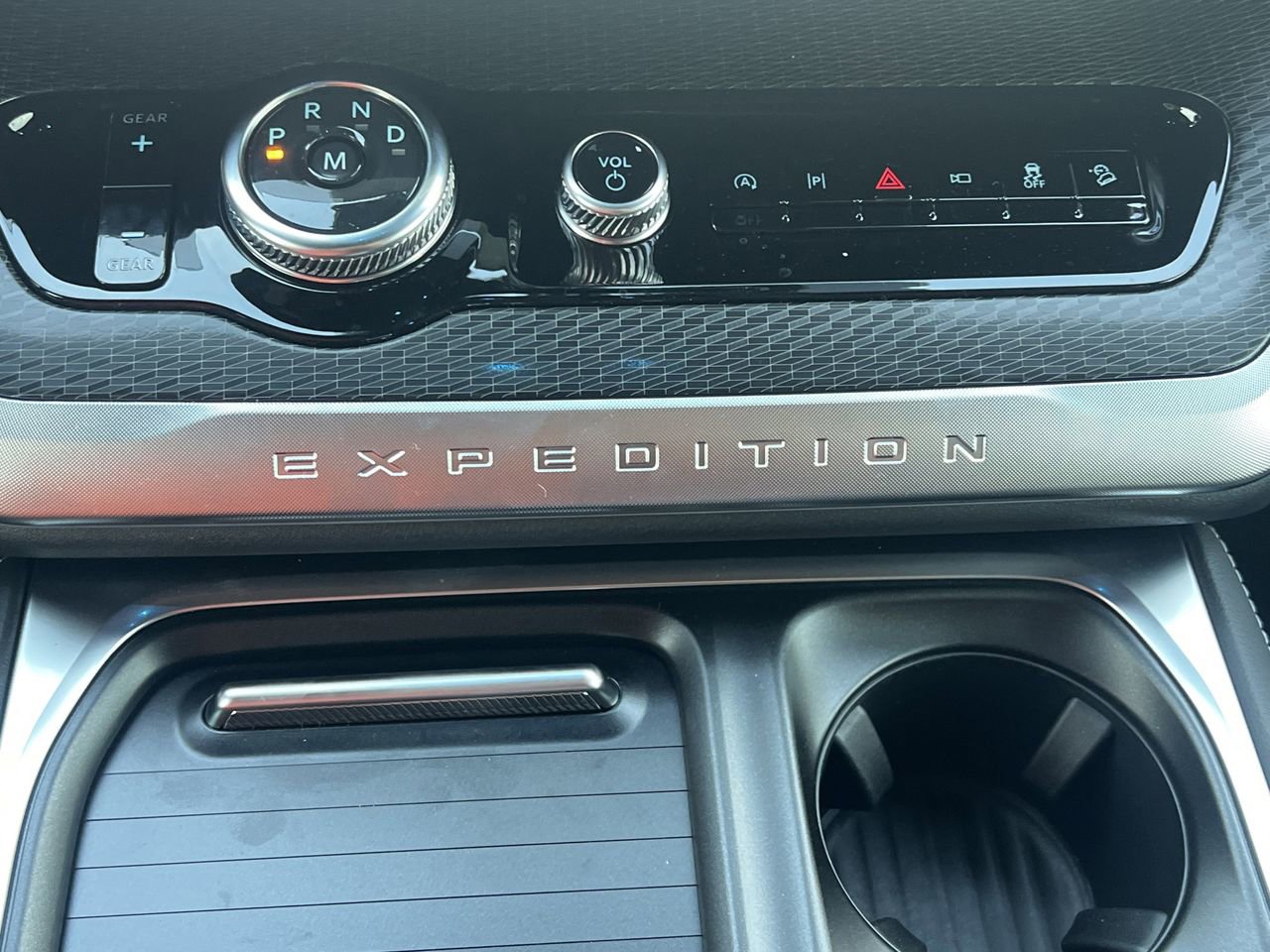 New 2025 Ford Expedition Max Platinum w/ Stealth Performance Package image 7