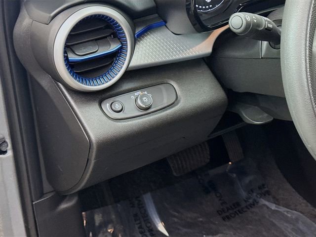 Used 2024 Chevrolet Trax LS w/ LS Convenience Package image 12