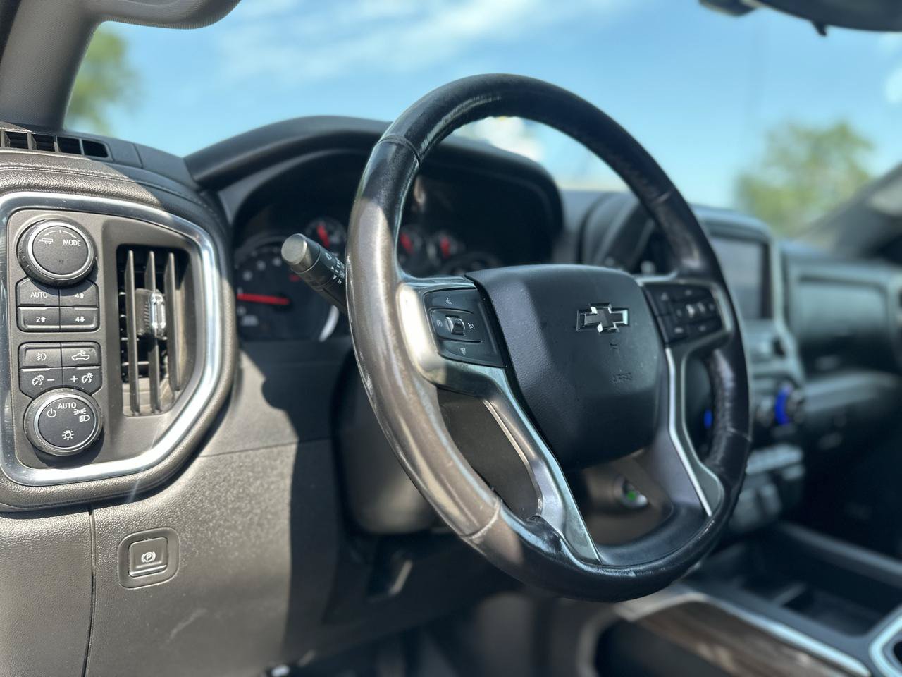 Used 2022 Chevrolet Silverado 1500 LT Trail Boss w/ Convenience Package II AWD/4WD image 14