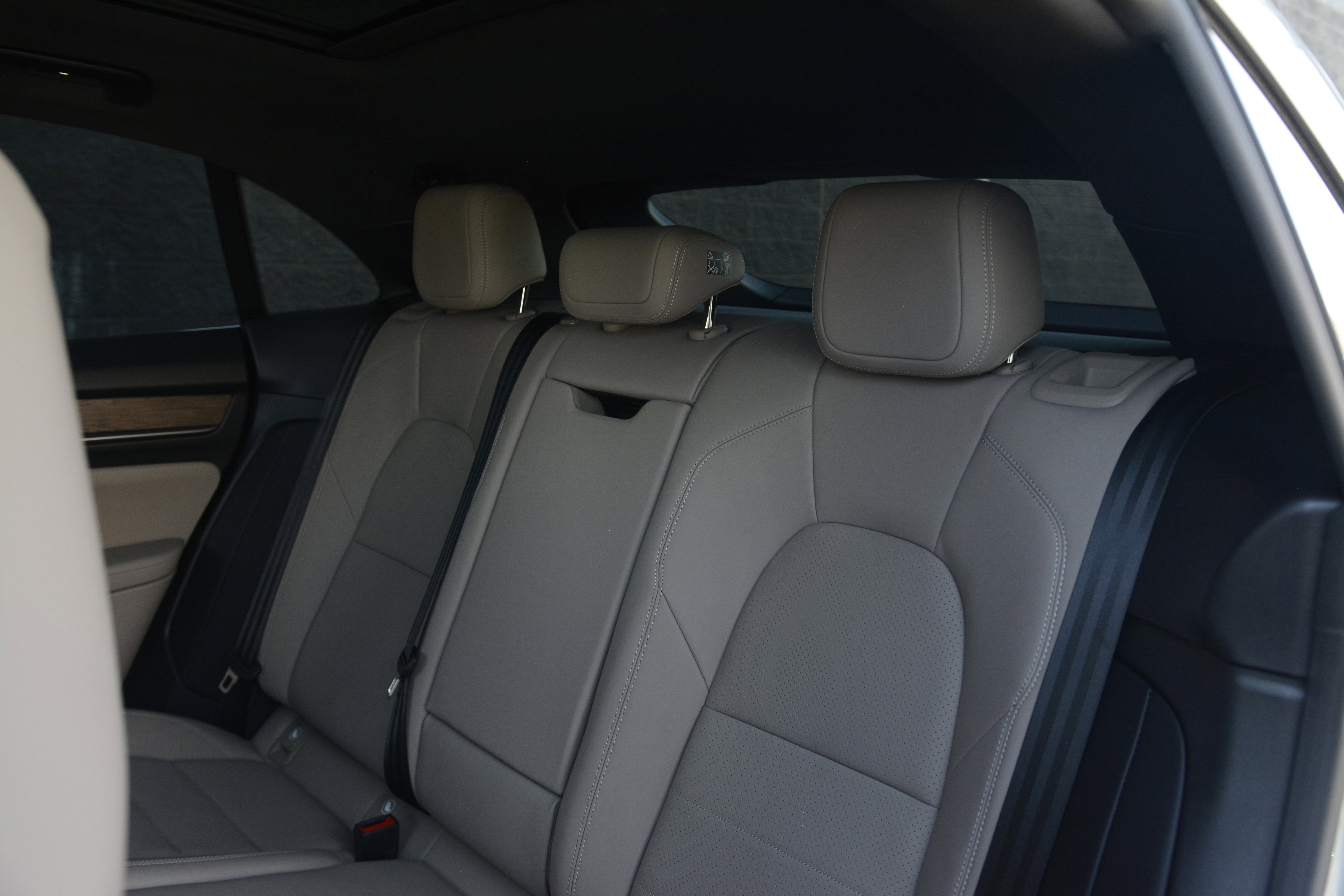 Certified 2025 Porsche Macan 4S Electric image 32