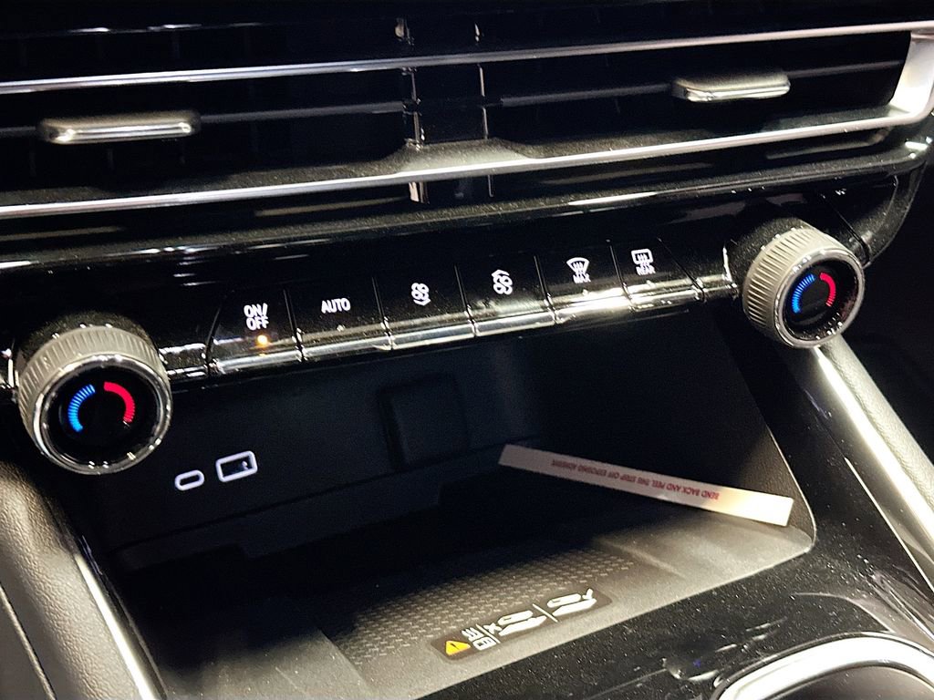 New 2025 Chevrolet Traverse LT w/ Enhanced Driving Package image 17