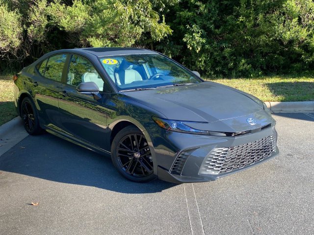 Used 2025 Toyota Camry SE w/ Multimedia Upgrade Package FWD image 1
