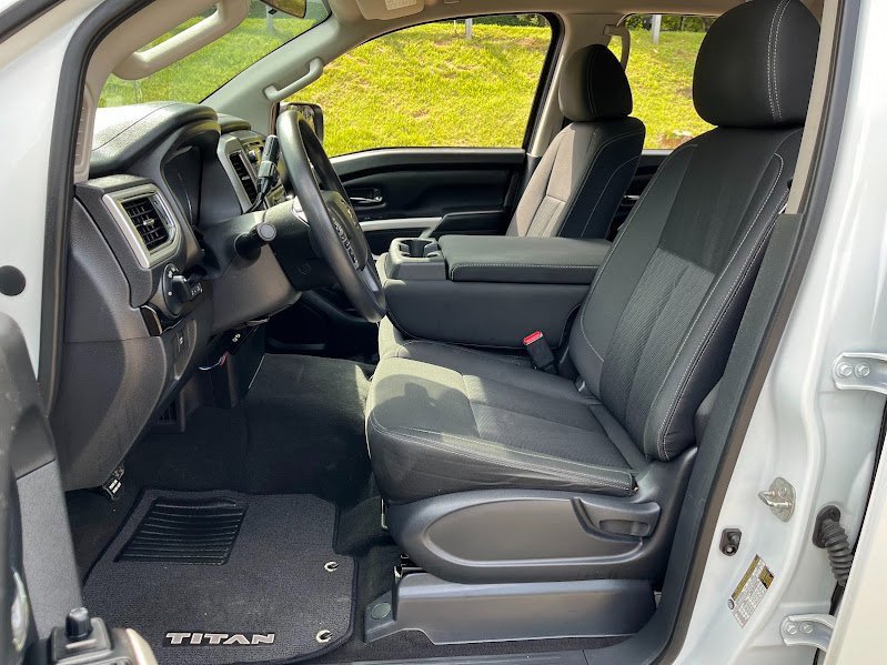 Used 2019 Nissan Titan SV image 8