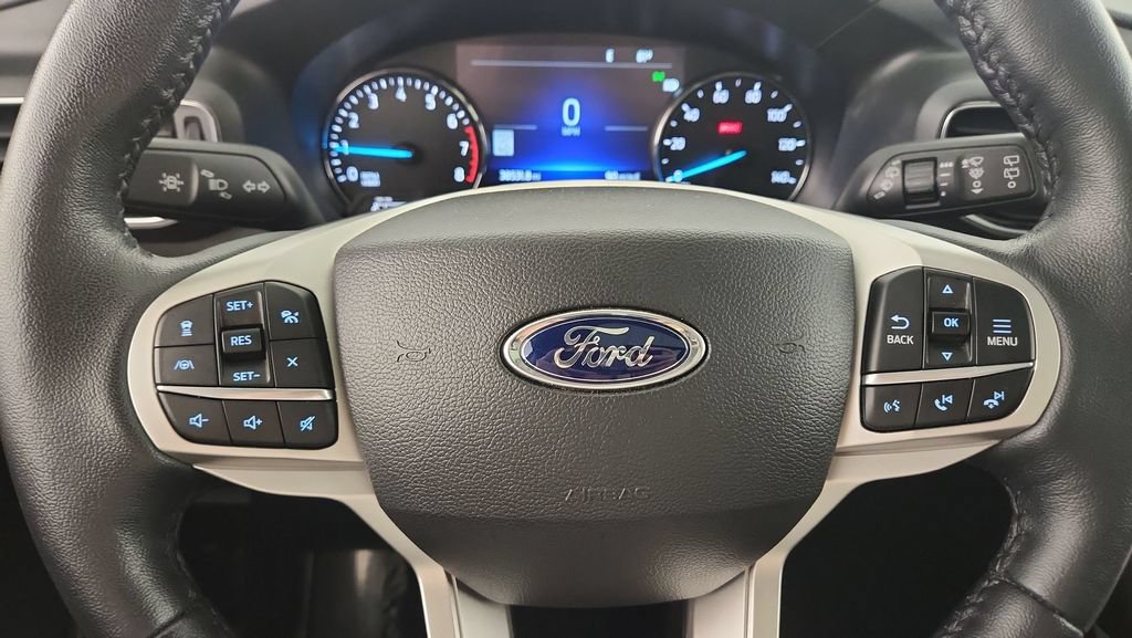 Used 2022 Ford Explorer Limited w/ Equipment Group 301A AWD/4WD image 12
