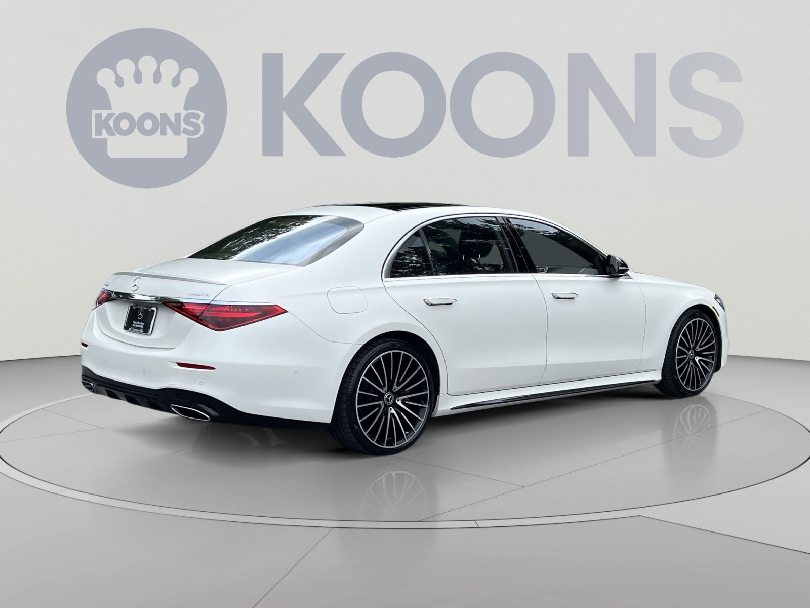 Used 2022 Mercedes-Benz S 580 4MATIC Sedan w/ AMG Line Package image 11