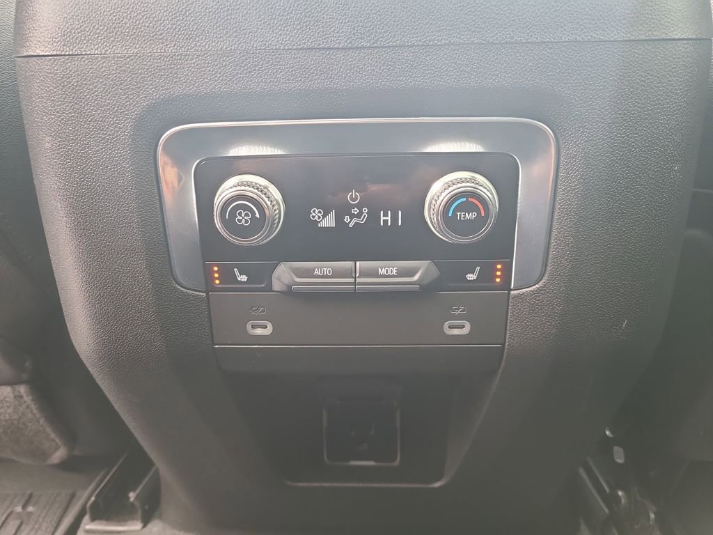 Used 2023 GMC Yukon SLT image 41