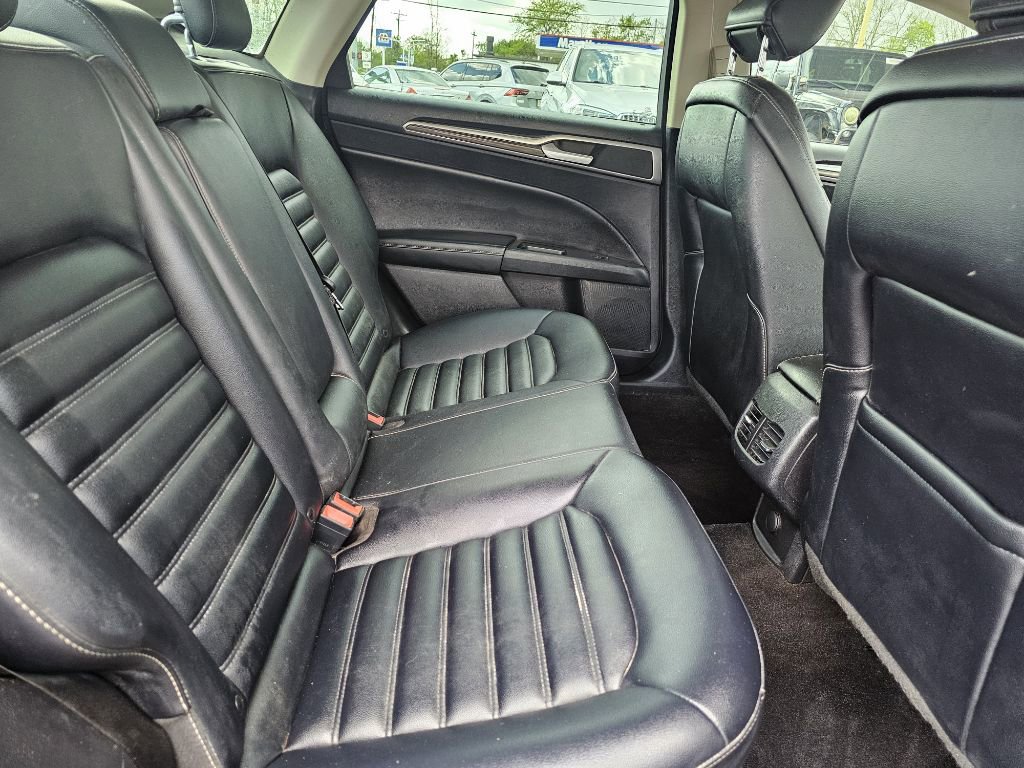 Used 2020 Ford Fusion SEL FWD image 32