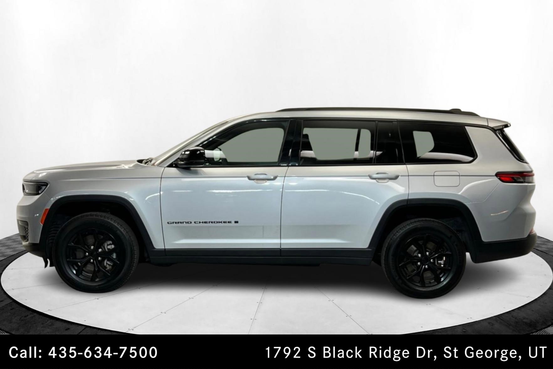 Used 2024 Jeep Grand Cherokee L Laredo image 2